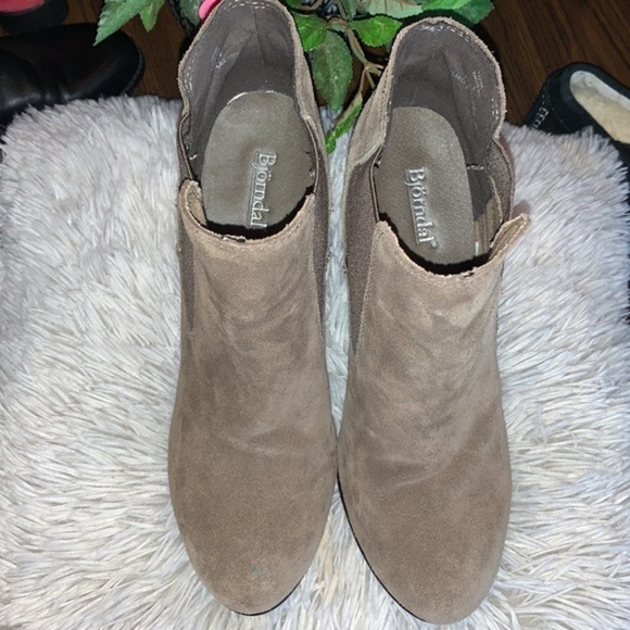 Bjorndal Suede Leather Heeled Chelsea Boots Tan Woman’s Size 9 - Picture 5 of 12